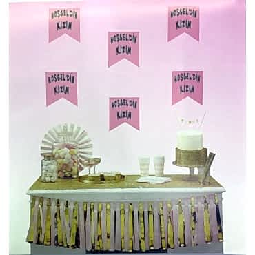 Hoşgeldin Kızım Yazılı Flama Süs Pembe Üzeri Gümüş Renk