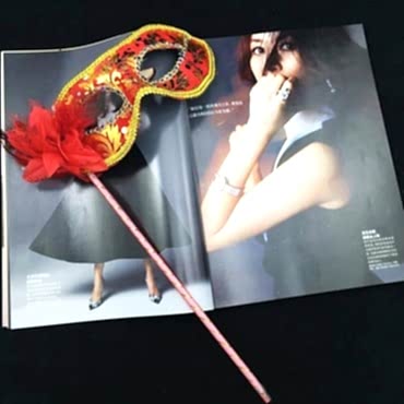 Lüks Taşlı Saplı Balo Maskesi Kırmızı Renk 