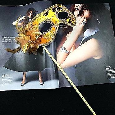 Lüks Taşlı Saplı Balo Maskesi Altın Renk 