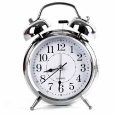 Gümüş Renk Metal Çalar Masa Saati