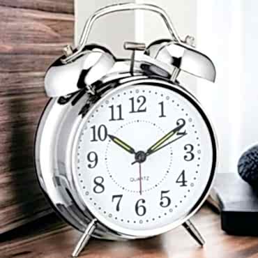 Gümüş Renk Metal Çalar Masa Saati