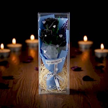 Şeffaf Kutulu Üç Gül Buketi