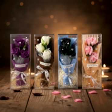 Şeffaf Kutulu Üç Gül Buketi